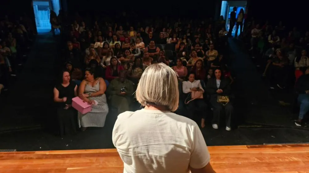 Encontro “Mulher, não se abandone” reúne centenas de pessoas em ação de empoderamento feminino