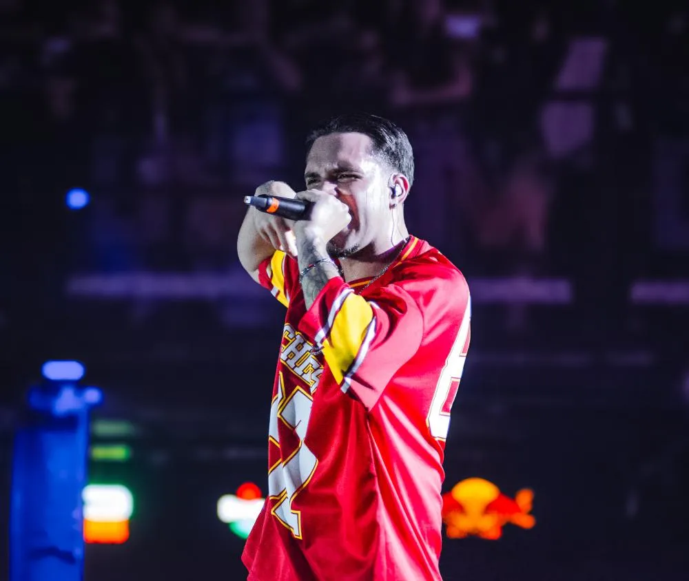 Artista Fara abre noite de shows da Trap in Sanca para cerca de 3 mil pessoas no Espaço Liv em São Caetano do Sul