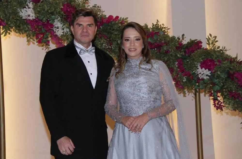 Bodas de prata de Alexandre e Giovana Canhoni são celebradas com requinte na Casa Helenya, em São Paulo