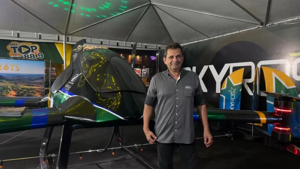 Maior “carro voador” agrícola, Skyros marca presença na 86ª Expogrande com Urandir Fernandes Oliveira
